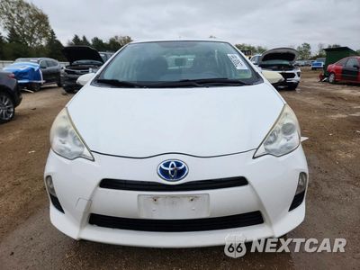 Piąte zdjęcie samochodu w środku: 2013 TOYOTA PRIUS C THREE VIN:JTDKDTB35D1058871 - miniatura