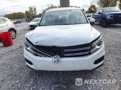 Piąte zdjęcie samochodu w środku: 2016 VOLKSWAGEN TIGUAN S VIN:WVGBV7AX8GW577196 - miniatura