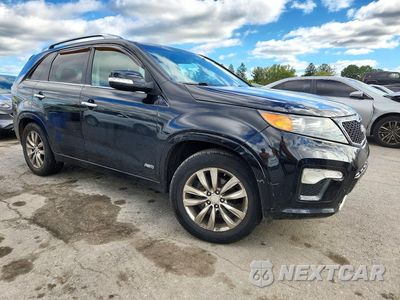 Czwarte zdjęcie samochodu z boku: 2012 KIA SORENTO SX VIN:5XYKWDA26CG251084 - miniatura