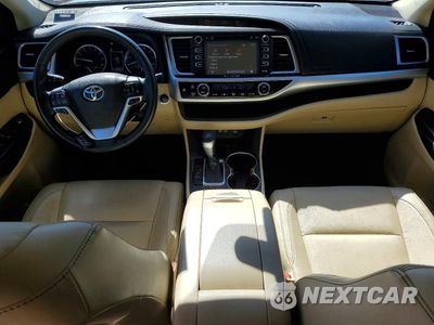 Zdjęcie 8 z 14 samochodu: 2018 TOYOTA HIGHLANDER XLE VIN:5TDJZRFH2JS805654 - miniatura