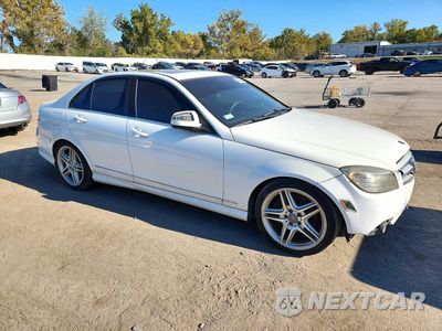 Czwarte zdjęcie samochodu z boku: 2009 MERCEDES-BENZ C 350 VIN:WDDGF56XX9R042852 - miniatura