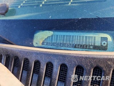 Zdjęcie 12 z 12 samochodu: 2003 CHEVROLET SILVERADO C2500 HEAVY DUTY VIN:1GCHC24U63E144758 - miniatura