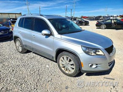 Czwarte zdjęcie samochodu z boku: 2011 VOLKSWAGEN TIGUAN S VIN:WVGAV7AX9BW557401 - miniatura