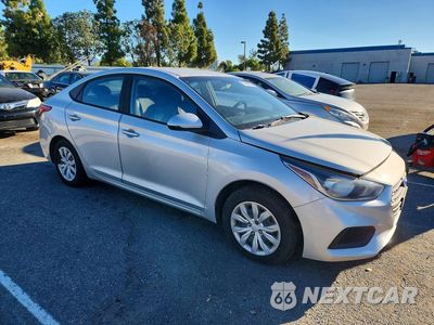 Czwarte zdjęcie samochodu z boku: 2018 HYUNDAI ACCENT SE VIN:3KPC24A34JE011356 - miniatura