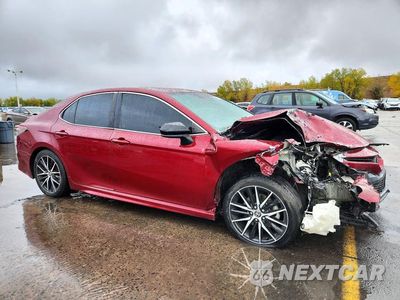 Czwarte zdjęcie samochodu z boku: 2021 TOYOTA CAMRY SE VIN:4T1G11AK6MU445077 - miniatura
