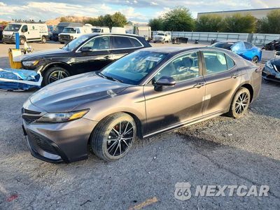 2024 TOYOTA CAMRY SE 4T1G11AK0RU870267 - główne zdjęcie licytacji z USA - miniatura