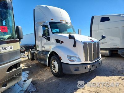 Czwarte zdjęcie samochodu z boku: 2019 PETERBILT 579 SEMI TRUCK VIN:1XPBA48X6KD622207 - miniatura
