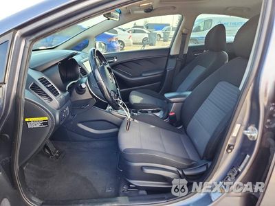 Zdjęcie 7 z 12 samochodu: 2018 KIA FORTE S VIN:3KPFL4A76JE200409 - miniatura