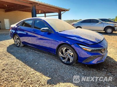 Czwarte zdjęcie samochodu z boku: 2025 HYUNDAI ELANTRA SEL SPORT VIN:KMHLM4DG2SU875233 - miniatura