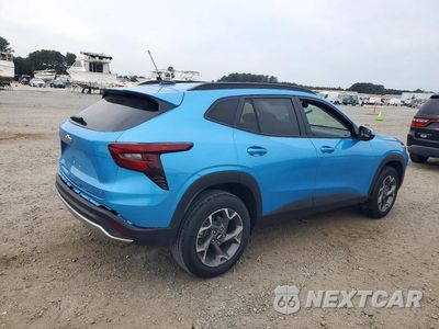 Trzecie zdjęcie samochodu z tyłu: 2026 CHEVROLET TRAX 1LT VIN:KL77LHEP1TC174850 - miniatura