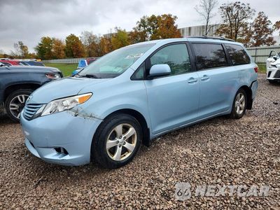 2017 TOYOTA SIENNA LE 5TDKZ3DC6HS865651 - główne zdjęcie licytacji z USA - miniatura