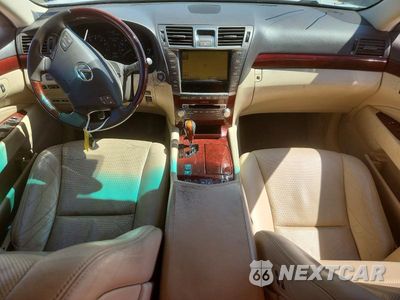 Zdjęcie 8 z 12 samochodu: 2010 LEXUS LS 460 VIN:JTHBL5EF0A5095916 - miniatura