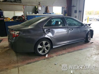 Trzecie zdjęcie samochodu z tyłu: 2014 TOYOTA CAMRY SE SPORT VIN:4T1BF1FK2EU443512 - miniatura