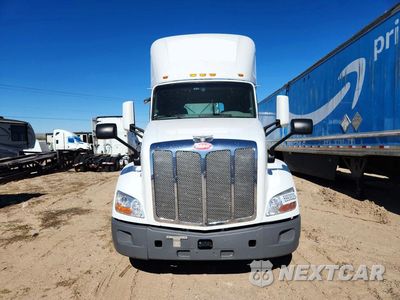 Piąte zdjęcie samochodu w środku: 2019 PETERBILT 579 SEMI TRUCK VIN:1XPBA48XXKD478614 - miniatura