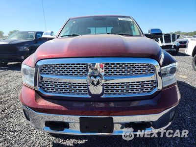Piąte zdjęcie samochodu w środku: 2018 RAM 1500 LARAMIE VIN:1C6RR7NT3JS156782 - miniatura