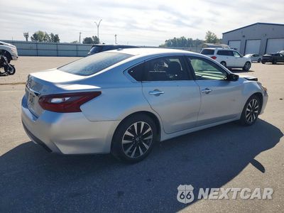 Trzecie zdjęcie samochodu z tyłu: 2018 NISSAN ALTIMA 2.5 SV VIN:1N4AL3AP8JC266090 - miniatura