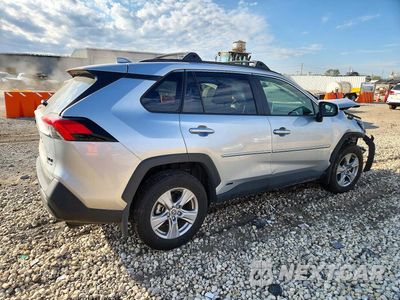 Trzecie zdjęcie samochodu z tyłu: 2025 TOYOTA RAV4 HYBRID XLE VIN:JTMRWRFV4SJ091011 - miniatura