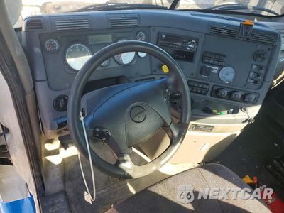 Zdjęcie 8 z 13 samochodu: 2019 FREIGHTLINER CASCADIA TOTER TRUCK VIN:3ALHGEDV2KDKK8386 - miniatura