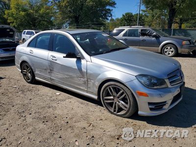 Czwarte zdjęcie samochodu z boku: 2014 MERCEDES-BENZ C 300 4MATIC VIN:WDDGF8AB4ER318269 - miniatura