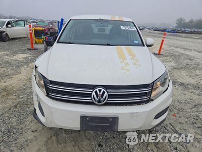 Piąte zdjęcie samochodu w środku: 2013 VOLKSWAGEN TIGUAN S VIN:WVGAV3AX1DW603332 - miniatura