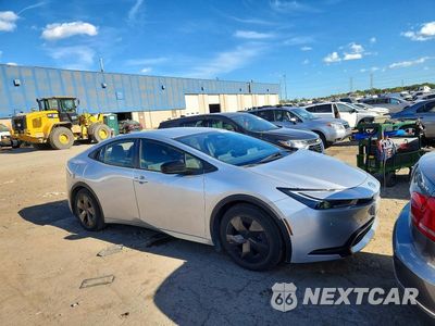 Czwarte zdjęcie samochodu z boku: 2024 TOYOTA PRIUS PRIME SE VIN:JTDACACUXR3019683 - miniatura