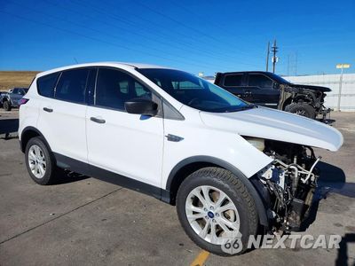 Czwarte zdjęcie samochodu z boku: 2017 FORD ESCAPE S VIN:1FMCU0F78HUD87175 - miniatura