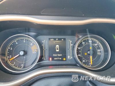 Zdjęcie 9 z 13 samochodu: 2016 JEEP CHEROKEE LATITUDE VIN:1C4PJMCB0GW306641 - miniatura