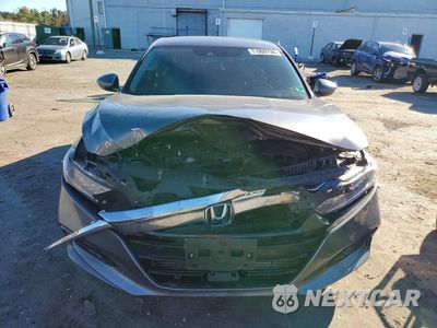 Piąte zdjęcie samochodu w środku: 2018 HONDA ACCORD TOURING VIN:1HGCV1F97JA062521 - miniatura