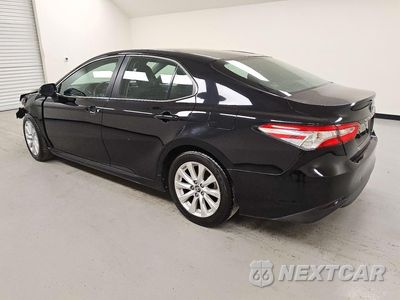 Drugie zdjęcie samochodu z przodu: 2018 TOYOTA CAMRY LE VIN:4T1B11HK7JU107117 - miniatura