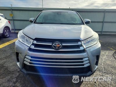 Piąte zdjęcie samochodu w środku: 2019 TOYOTA HIGHLANDER LE VIN:5TDBZRFH2KS974529 - miniatura