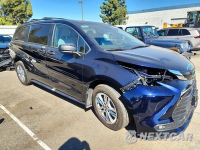 Czwarte zdjęcie samochodu z boku: 2026 TOYOTA SIENNA XLE 7-PASSENGER VIN:5TDYRKEC6TS306919 - miniatura