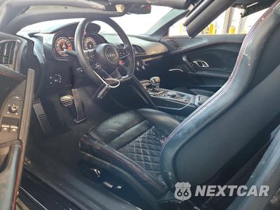 Zdjęcie 8 z 13 samochodu: 2017 AUDI R8 SPYDER VIN:WUAVACFXXH7904405 - miniatura