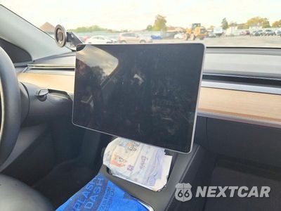 Zdjęcie 9 z 12 samochodu: 2024 TESLA MODEL Y VIN:7SAYGAEE0RF011400 - miniatura