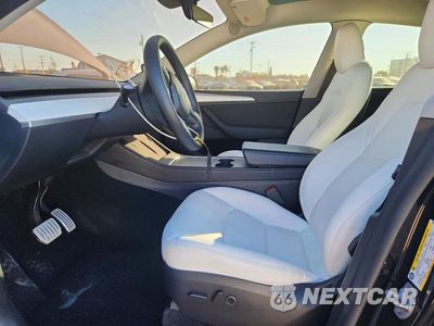 Zdjęcie 7 z 12 samochodu: 2025 TESLA MODEL Y VIN:7SAYGDEF5SF270982 - miniatura