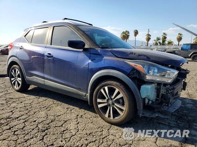 Czwarte zdjęcie samochodu z boku: 2018 NISSAN KICKS SV VIN:3N1CP5CUXJL530763 - miniatura