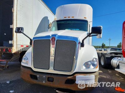 Piąte zdjęcie samochodu w środku: 2016 KENWORTH T680 SEMI TRUCK VIN:1XKYA48X5GJ496575 - miniatura