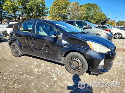 Czwarte zdjęcie samochodu z boku: 2013 TOYOTA PRIUS C ONE VIN:JTDKDTB39D1549864 - miniatura
