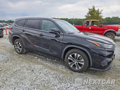 Czwarte zdjęcie samochodu z boku: 2022 TOYOTA HIGHLANDER XLE VIN:5TDGZRAH1NS119676 - miniatura