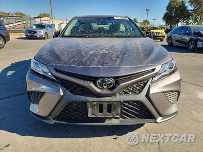 Piąte zdjęcie samochodu w środku: 2020 TOYOTA CAMRY SE VIN:4T1J11AK5LU888860 - miniatura