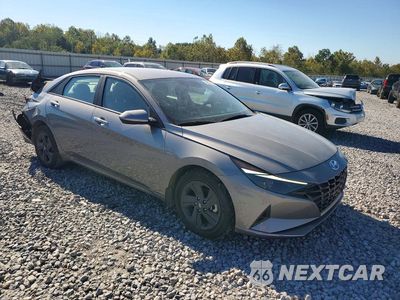 Czwarte zdjęcie samochodu z boku: 2023 HYUNDAI ELANTRA BLUE VIN:KMHLM4AJ5PU055512 - miniatura