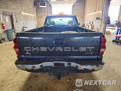 Zdjęcie 6 z 12 samochodu: 2005 CHEVROLET SILVERADO K1500 VIN:1GCEK14T35E184659 - miniatura