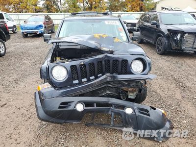 Piąte zdjęcie samochodu w środku: 2014 JEEP PATRIOT LATITUDE VIN:1C4NJPFA7ED626981 - miniatura