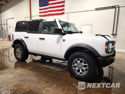 Czwarte zdjęcie samochodu z boku: 2025 FORD BRONCO BADLANDS VIN:1FMEE9BPXSLA56823 - miniatura