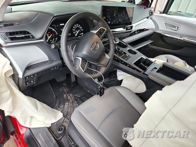 Zdjęcie 8 z 13 samochodu: 2025 TOYOTA SIENNA XLE 7-PASSENGER VIN:5TDJSKFC7SS226614 - miniatura