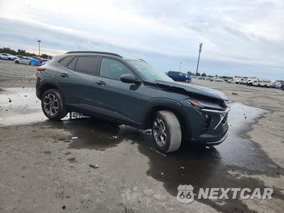 Czwarte zdjęcie samochodu z boku: 2025 CHEVROLET TRAX 1LT VIN:KL77LHEP6SC272044 - miniatura