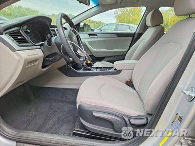 Zdjęcie 7 z 13 samochodu: 2019 HYUNDAI SONATA SE VIN:5NPE24AF1KH744058 - miniatura