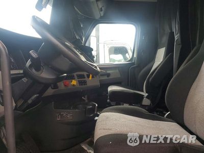 Zdjęcie 7 z 14 samochodu: 2019 FREIGHTLINER CASCADIA 126 SEMI TRUCK VIN:3AKJHHDR1KSKF0555 - miniatura