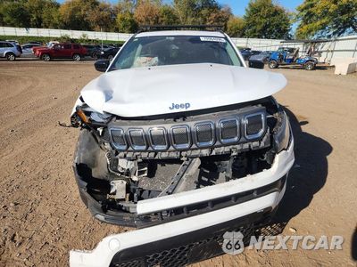 Piąte zdjęcie samochodu w środku: 2022 JEEP COMPASS LATITUDE VIN:3C4NJDBB8NT178113 - miniatura