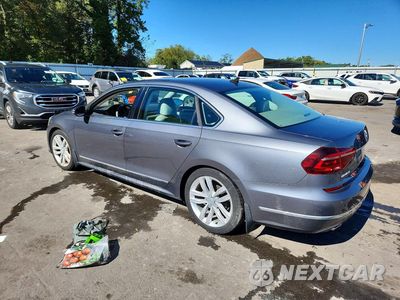 Drugie zdjęcie samochodu z przodu: 2017 VOLKSWAGEN PASSAT SE VIN:1VWGT7A3XHC025714 - miniatura