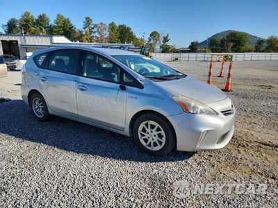 Czwarte zdjęcie samochodu z boku: 2013 TOYOTA PRIUS V TWO VIN:JTDZN3EU5D3274448 - miniatura